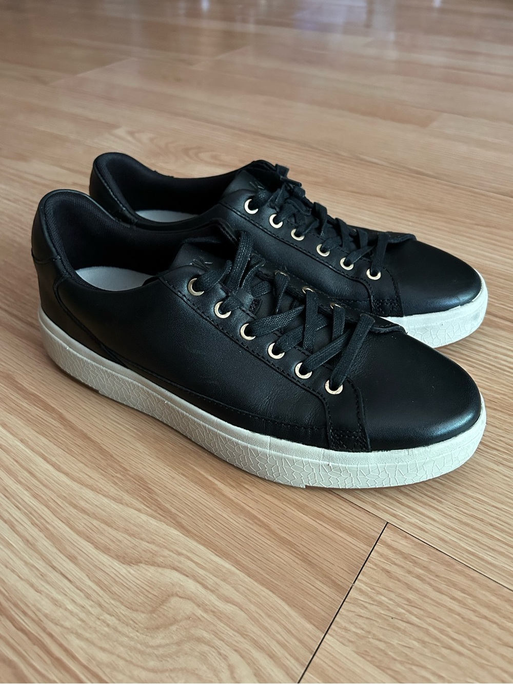Kizik Vegas Black Leather Fashion Sneakers Men’s 8 Women’s 9.5